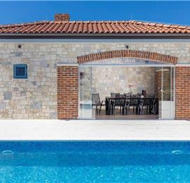 3 bedroom villa with pool, near Zadar, sleeps 8